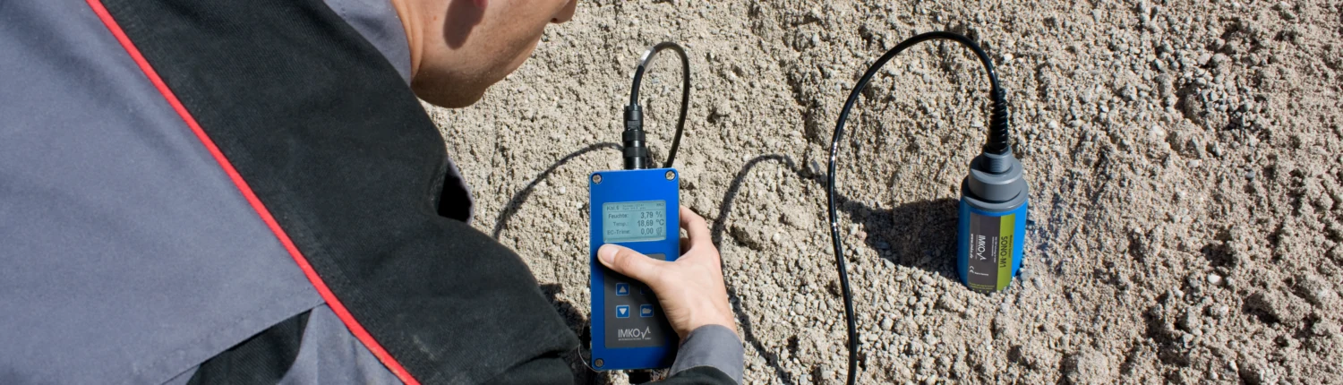 Delivery stage moisture measurement